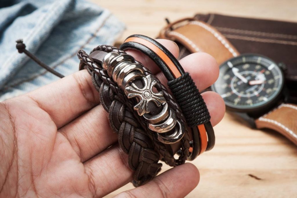 Peut-on associer des bijoux de métaux différents ?