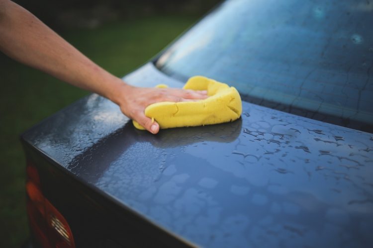 Comment enlever la sève d’arbre de votre voiture