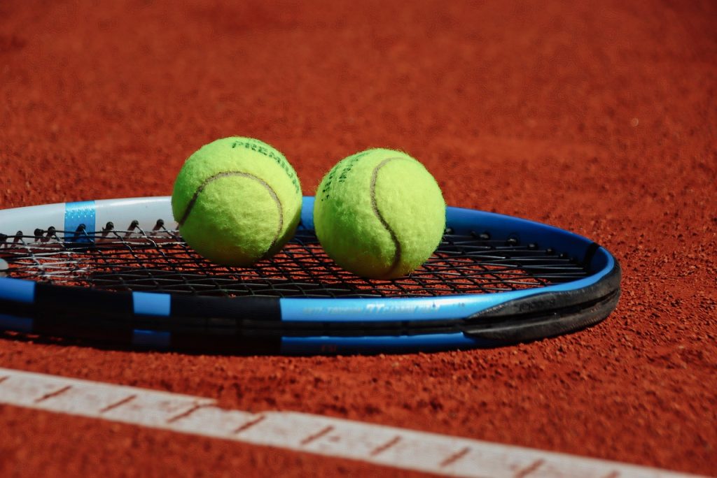 L’équipement de tennis pour le joueur de tennis