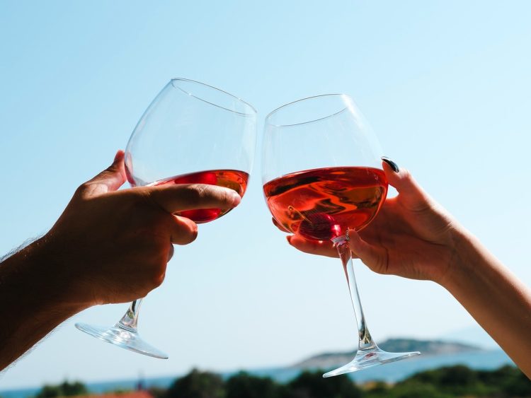 Astuces séduction : comment montrer à un homme qu’il nous plaît