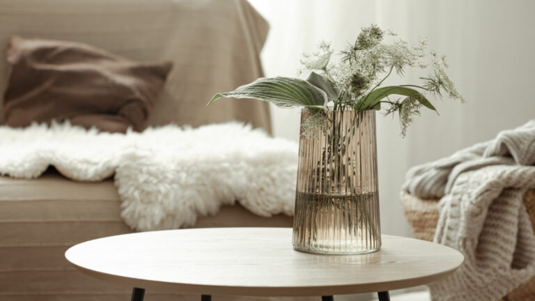 La table basse ronde : un atout pour la décoration de votre salon