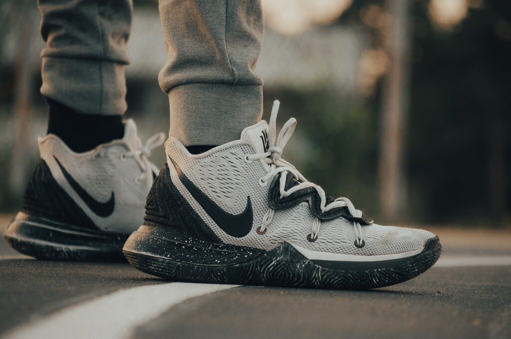 Les 5 meilleures paires de sneakers homme pour suivre la tendance en 2023.