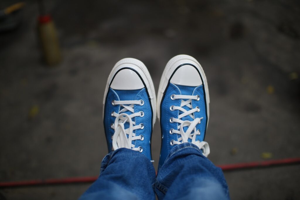 Guide ultime pour hommes: Comment laver vos chaussures en toile sans les abîmer