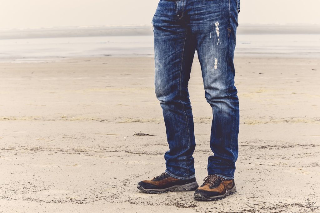Les tendances incontournables des jeans masculins : les styles qui font sensation cette saison