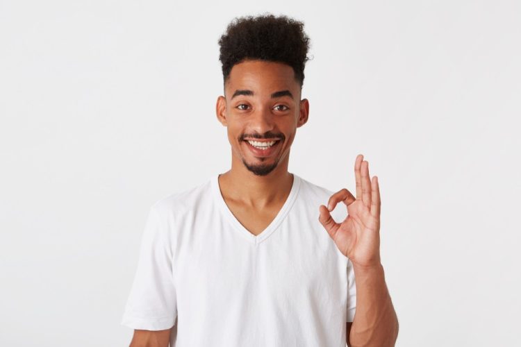 Sublimer votre belle chevelure afro avec une coupe dégradée