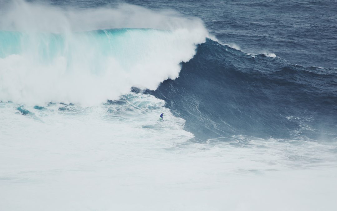 Surfer La Mega Vague Surfer la plus grosse vague du monde au Portugal