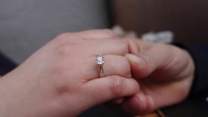 Trouvez votre bague de fiançailles et découvrez comment faire votre demande en mariage de façon inoubliable