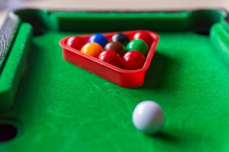 table de jeux avec billard