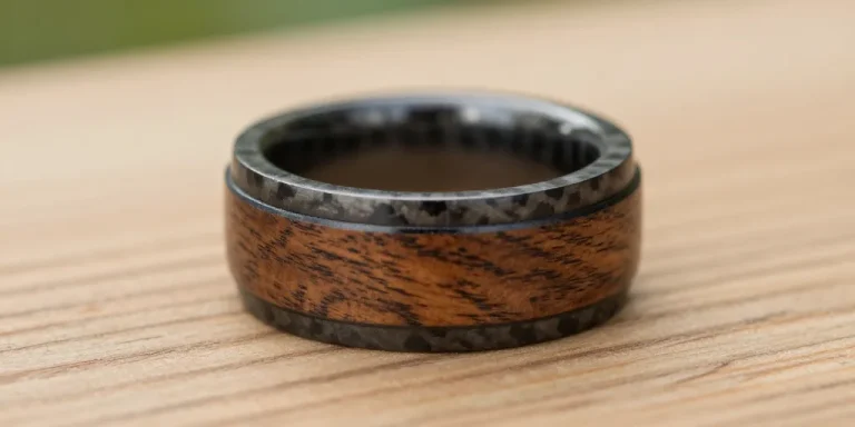 Une bague pour homme en bois et carbone : guide complet pour bien choisir