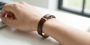 Bracelet cuir homme : pourquoi les vrais hommes abandonnent l’acier pour le vrai cuir