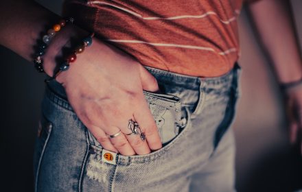 5_commandements_pour_garder_son_jean_comme_neuf