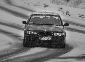 Chaîne_neige_:_l_accessoire_hivernal_essentiel_en_montagne