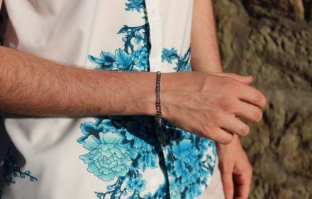 Comment_porter_les_bijoux_pour_homme_?