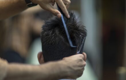 Comment_se_couper_les_cheveux_soi_même_:_guide_pour_les_hommes_débrouillards