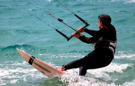Kitesurf_:_l’un_des_meilleurs_sports_qui_procurent_le_plus_de_sensations_