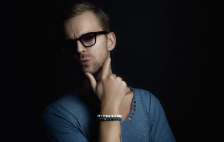 Le bracelet en cuir pour homme : un accessoire intemporel